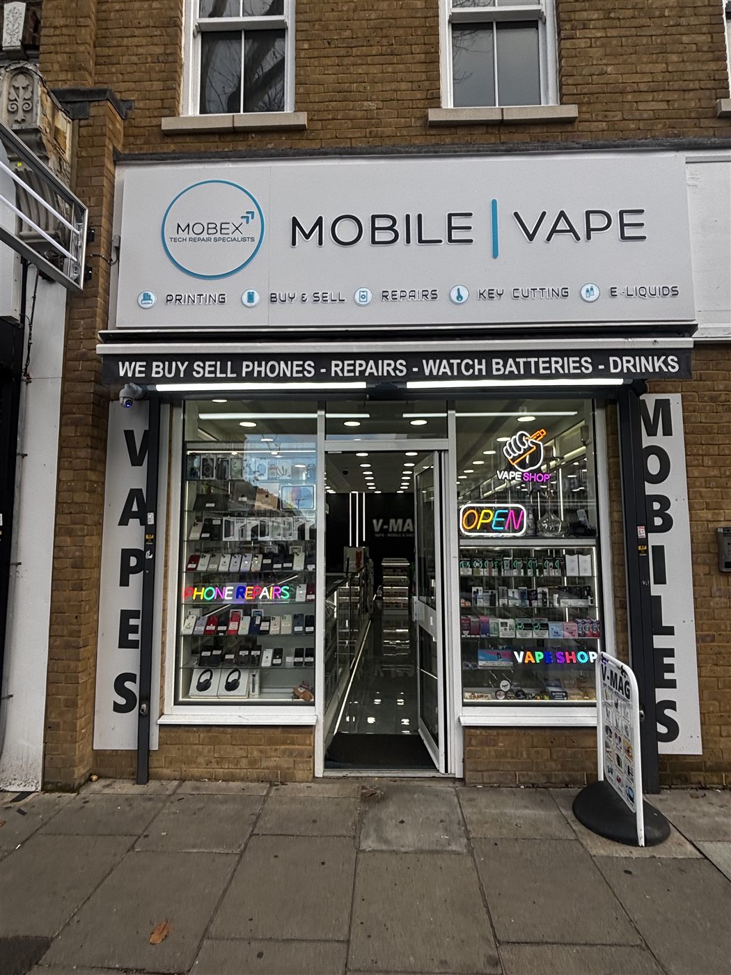 Mobex phone repair shop — 824 High Road North Finchley N12