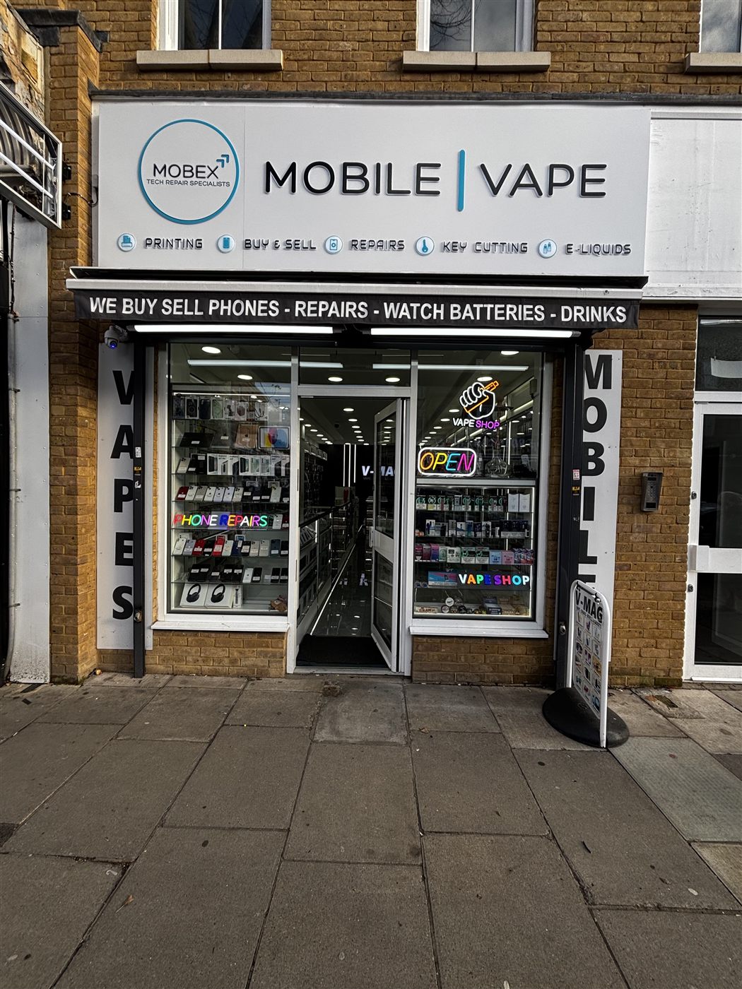 Mobex phone repair shop at 824 High Road North Finchley N12 — MOBILE VAPE signboard